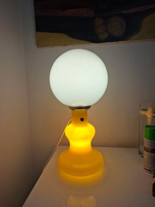 Lampada vintage globo bianco e giallo