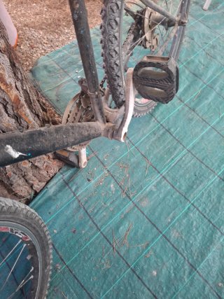 Bicicleta antigua negra funciona bien(PLAYA PUZOL)