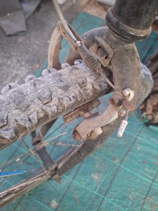Bicicleta antigua negra funciona bien(PLAYA PUZOL)