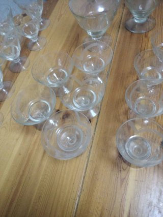Lote copas vintage y jarrón de agua