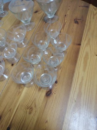 Lote copas vintage y jarrón de agua