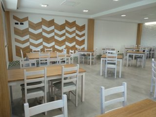 Mobiliario madera barato. Sillas, mesas, taburetes