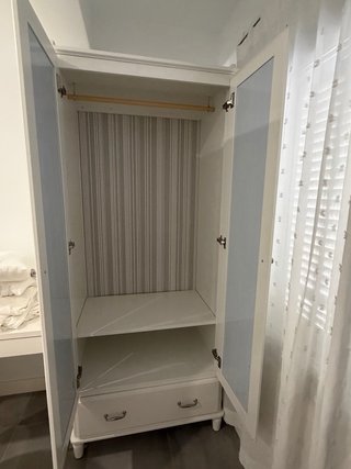 Armario TYSSEDAL IKEA con espejos
