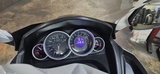 SYM Joymax Maxi Scooter Blanca y Negra