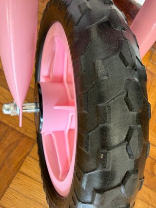 Bicicleta de equilibrio rosa