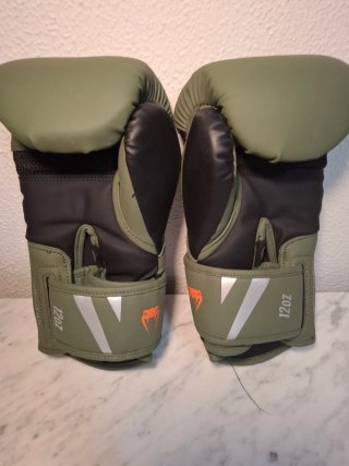 Pack boxeo Venum 12 oz + vendas + protector bucal