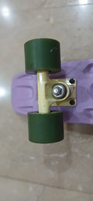 Skate Morado Ruedas Verdes