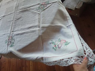 Copritavolo lino ricamato fiori