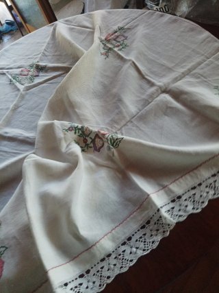 Copritavolo lino ricamato fiori