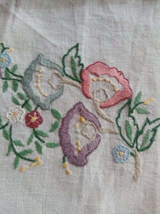 Copritavolo lino ricamato fiori