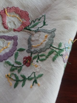 Copritavolo lino ricamato fiori