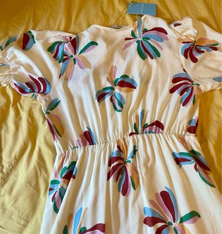 Hermoso Vestido Compañía Fantástica floral nuevo