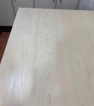 Mesa de madera clara