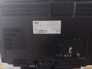 TV OKI Negra y Multicolor 22