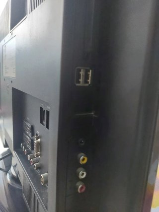 TV OKI Negra y Multicolor 22