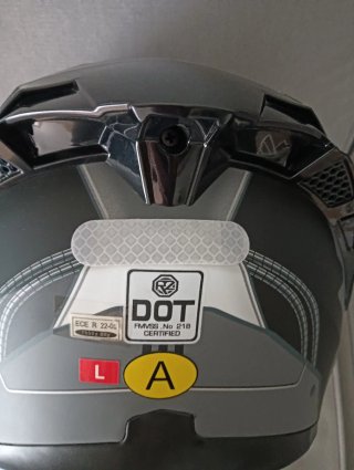 Casco modular gris y azul.