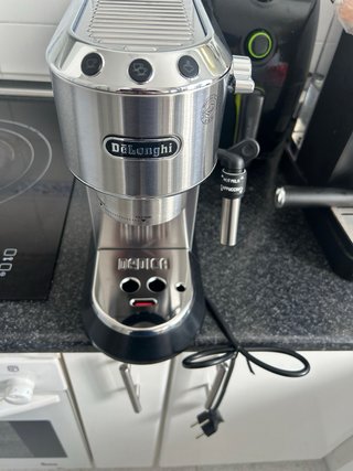 Cafetera DeLonghi Dedica EC685.M