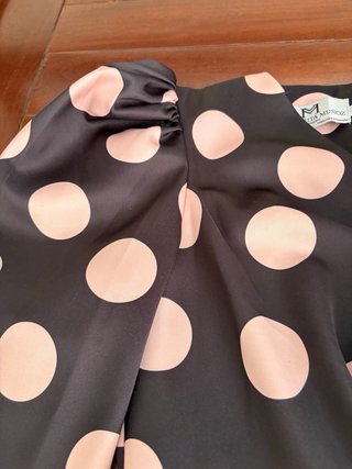 Vestido de fiesta lunares negro y rosa