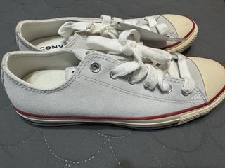 Zapatillas Converse grises bajas