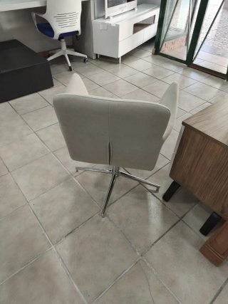 Sillón giratorio beige ajustable