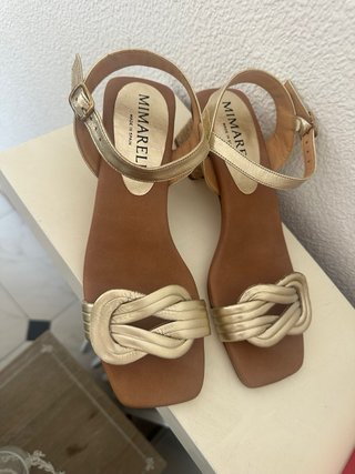 Sandalia dorada tacón cuña esparto