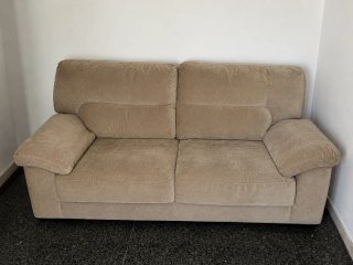 Sofá beige de 2 metros muy cómodo