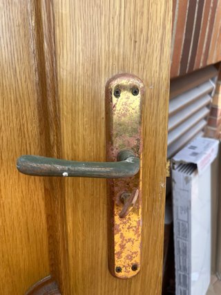 Puerta madera maciza