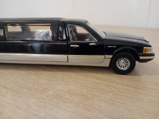 Limusina Ford Lincoln Negra