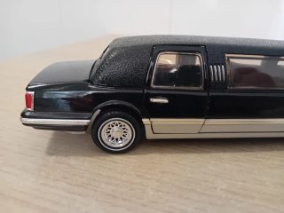 Limusina Ford Lincoln Negra