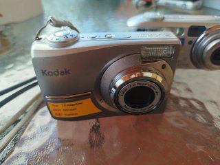 Fotocamere vintage Sony e Kodak in argento
