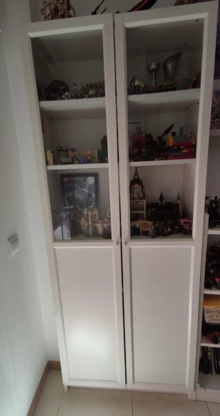 Vitrina Ikea Blanca con Puertas de Cristal