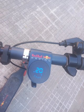 Patinete Eléctrico Red Bull
