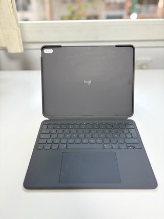 iPad Air 13” M3 + Teclado Logitech