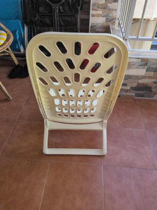 Silla de playa plegable blanca