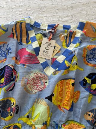 Vestido de playa con peces