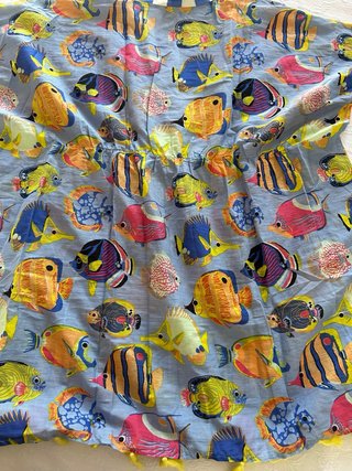 Vestido de playa con peces