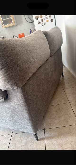 Sofá gris de tela casi nuevo con un mes con factur