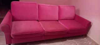 Sofá rosa de tela