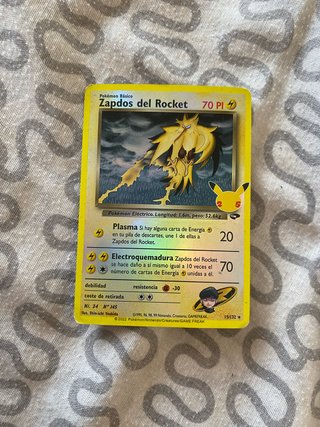 Carta Pokémon Zapdos del Rocket 25 Aniversario