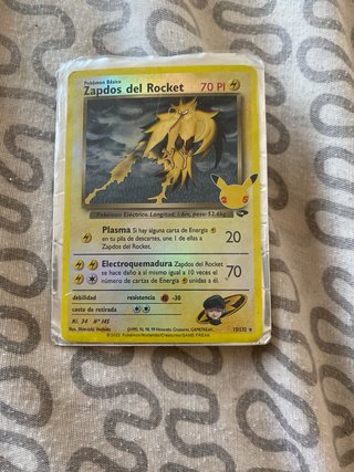 Carta Pokémon Zapdos del Rocket 25 Aniversario