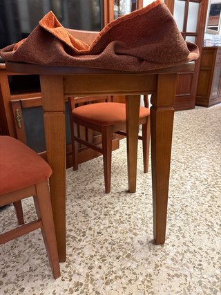 Mesa camilla con 2 sillas