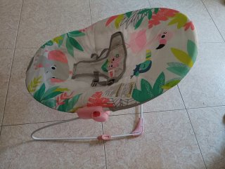 Hamaca para bebé con estampado tropical y vibració