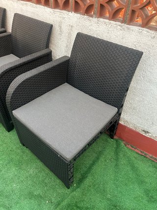 ** Urge vender *Muebles de terraza ratán negro y