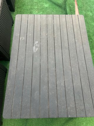 ** Urge vender *Muebles de terraza ratán negro y