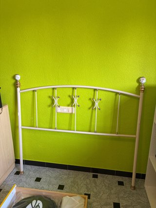 Cabecero de cama antiguo metal beige y dorado