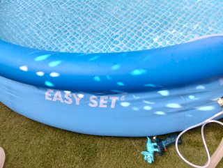 Tus niños disfrutarán aspirando la Piscina Intex