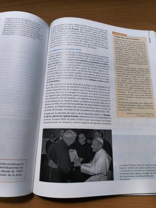 Historia de España. 2º bachillerato. Per le Scu...