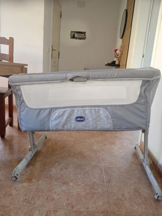 Cuna colecho Chicco gris