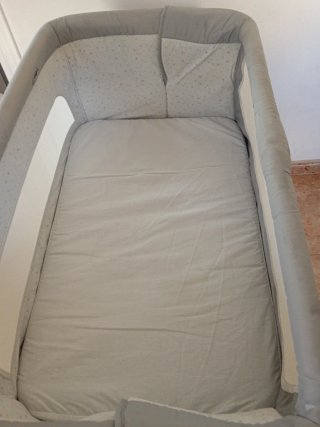 Cuna colecho Chicco gris