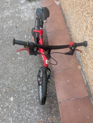 Bici infantil Btwin roja. Rueda 16